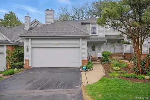 6582 Ridgeview Dr, Independence, MI 48346