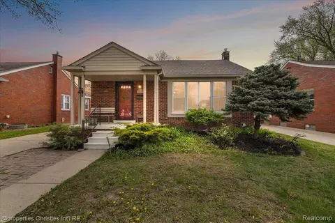 1123 S Eton St, Birmingham, MI 48009