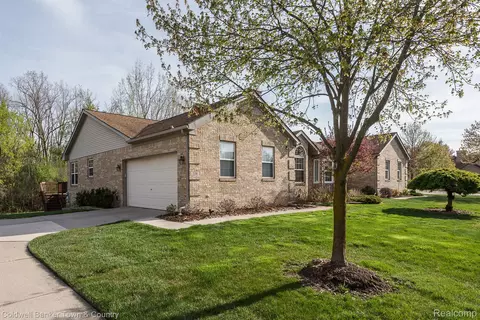 338 Cherry Hill Pointe Dr, Canton, MI 48187