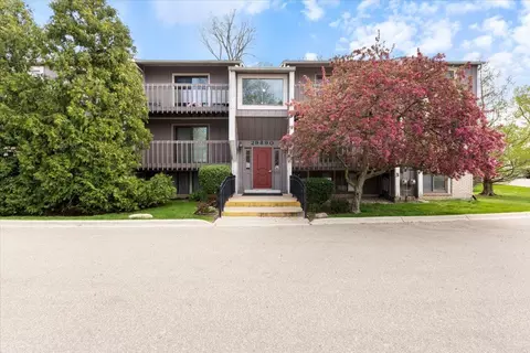 29890 W 12 Mile Rd #902, Farmington Hills, MI 48334
