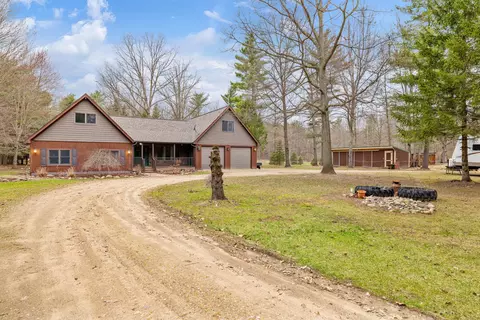 4824 Little Cedar Creek Dr, Arcadia, MI 48412