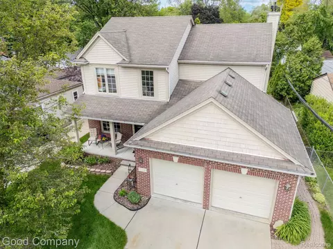 114 W Bloomfield Ave, Royal Oak, MI 48073
