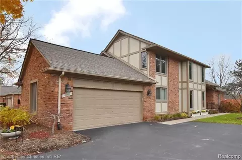 061 Willoway Place Dr #4, Bloomfield, MI 48302