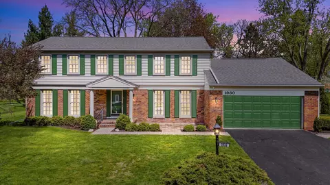 1930 Hunters Ridge Dr, Bloomfield Hills, MI 48304