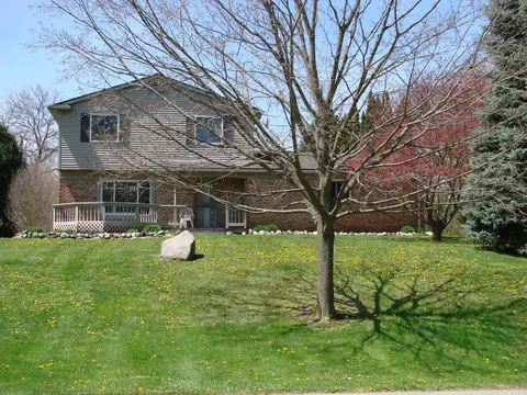 3818 Hi Dale Dr, Orion, MI 48360