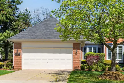 39508 Village Run Dr, Northville, MI 48168