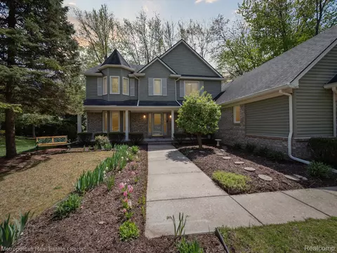 42167 Woodcreek Ln, Canton, MI 48188