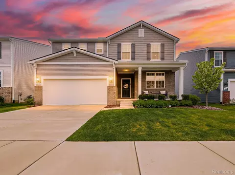 6040 Fieldstone Cir, South Lyon, MI 48178