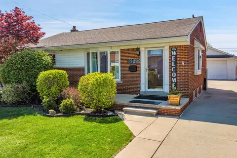 13241 Peach St, Southgate, MI 48195