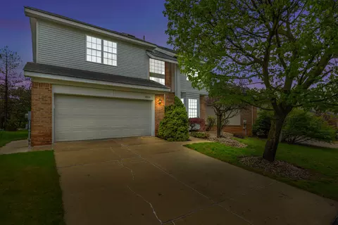 4828 Carrington Dr, Oakland, MI 48306