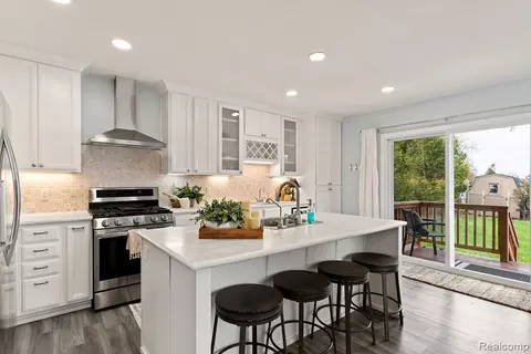 1319 Rochester Rd, Addison, MI 48367