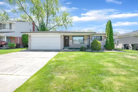 11218 Lorman Dr, Sterling Heights, MI 48312