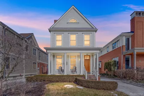 682 Wallace St, Birmingham, MI 48009