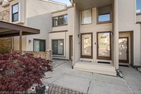 20726 Taft Rd, Northville, MI 48167