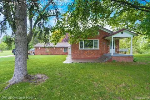 30449 Hickey Rd, Chesterfield, MI 48051