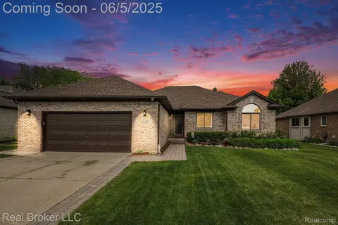 50155 Oxford Dr, Macomb, MI 48044