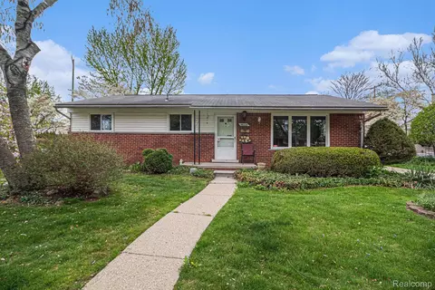 14605 Ingram St, Livonia, MI 48154