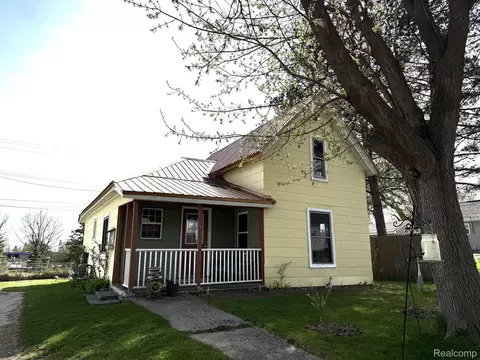 183 W Gamble St, Caro, MI 48723