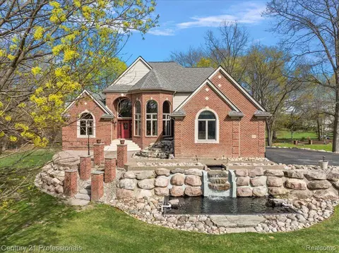 809 Hawksmoore Dr, Independence, MI 48348