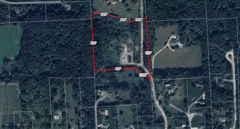 5100 Myrtle Ln, Hartland, MI 48430