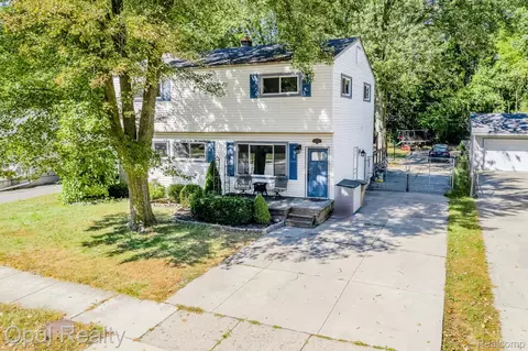 34200 Richland St, Livonia, MI 48150