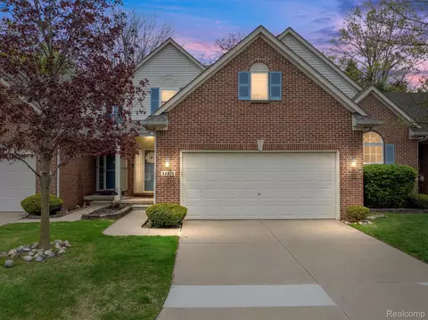22875 Coachlight Cir, Taylor, MI 48180