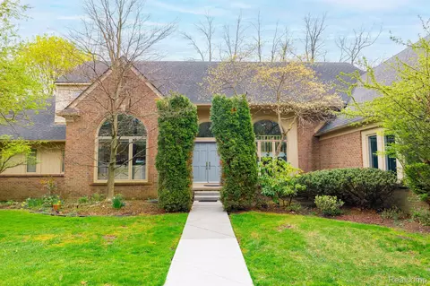 4599 Ravine Dr, Bloomfield Hills, MI 48301