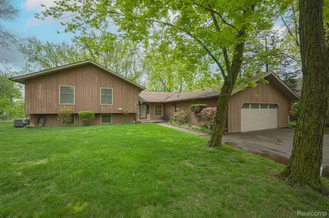9550 Silverside, Green Oak, MI 48178
