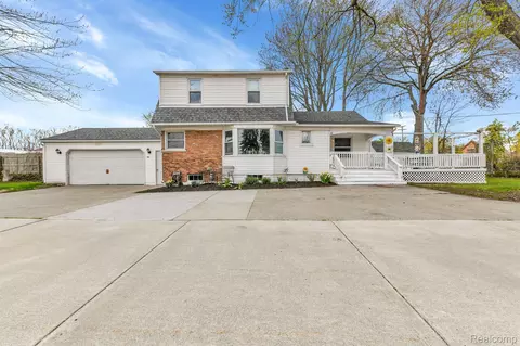 28 Gratiot Blvd, Marysville, MI 48040