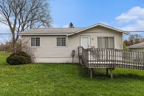 942 S Duck Lake Rd, Milford, MI 48381