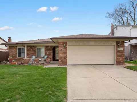 37610 Evergreen Dr, Sterling Heights, MI 48310