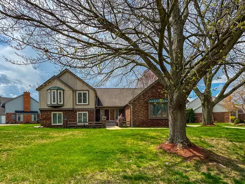 1125 Cobridge Dr, Rochester Hills, MI 48306