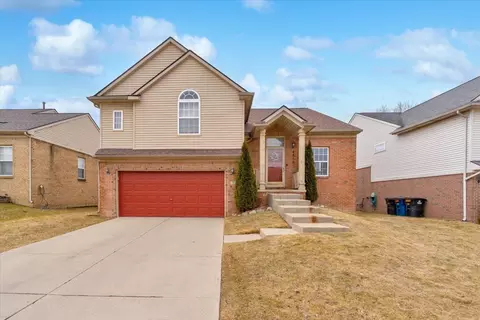2028 Golfview Ln, Westland, MI 48186