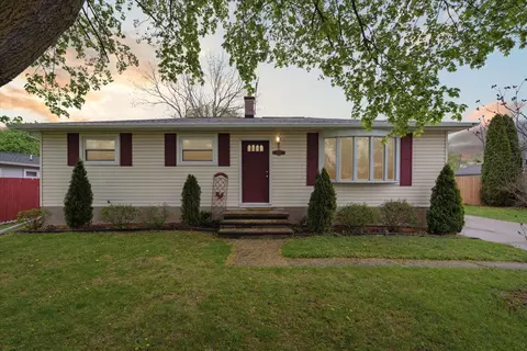 6015 Margaret St, South Rockwood, MI 48179