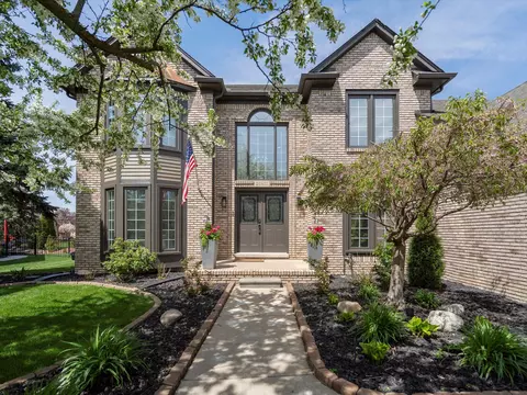 20611 Windemere Dr, Macomb, MI 48044
