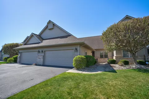 2352 Crossings Cir, Davison, MI 48423