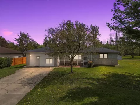 802 Hannah Dr, Troy, MI 48085