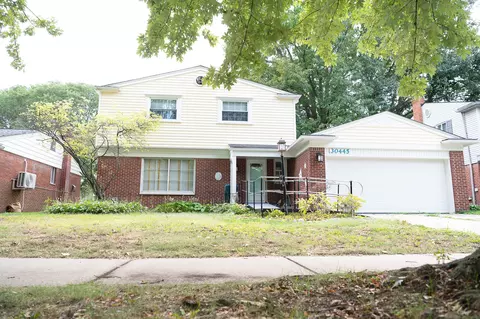 30445 Jeanine St, Livonia, MI 48152