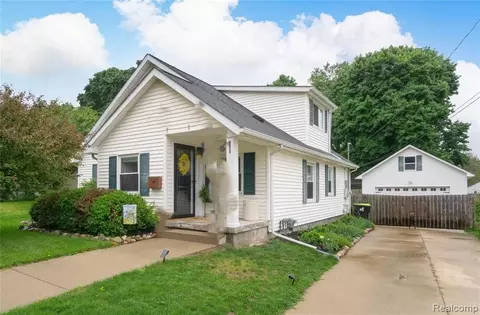 5037 1st St, Swartz Creek, MI 48473