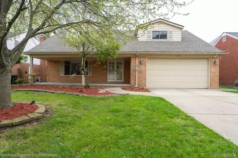 1451 Edmundton Dr, Grosse Pointe Woods, MI 48236