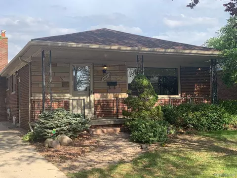 9211 Laurence Ave, Allen Park, MI 48101