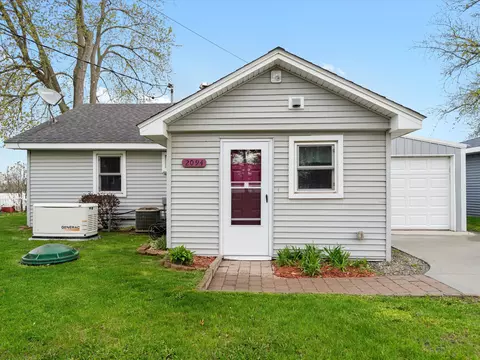2094 Kingston St, White Lake, MI 48386
