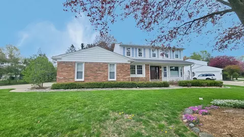 21950 Bedford Dr, Northville, MI 48167