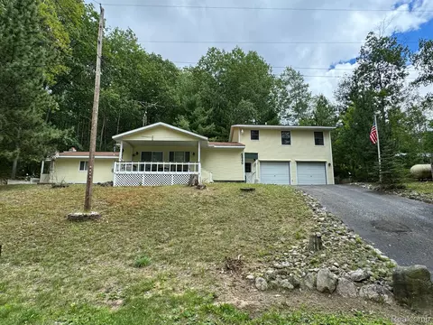 5940 Oak Rd, Rose, MI 48654