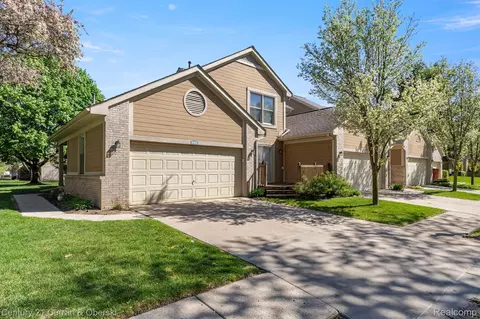 9402 Westwind Dr, Livonia, MI 48150