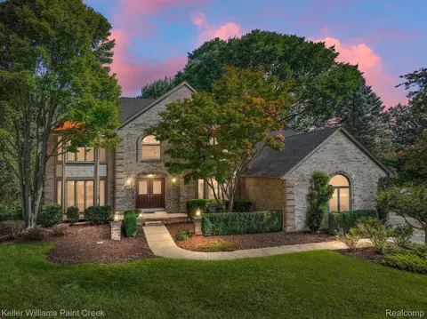 1839 Sudbury Crt Ct, Rochester Hills, MI 48306