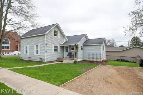 4247 Vine St, Brown City, MI 48416