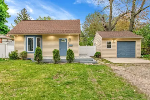 8228 Oak Park Blvd, Oak Park, MI 48237