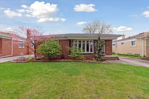 28612 Rockwood St, Saint Clair Shores, MI 48081