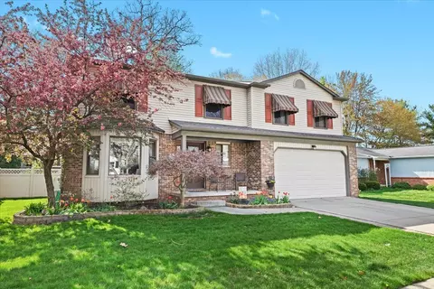 1018 Fairway Trails Dr, Brighton, MI 48116